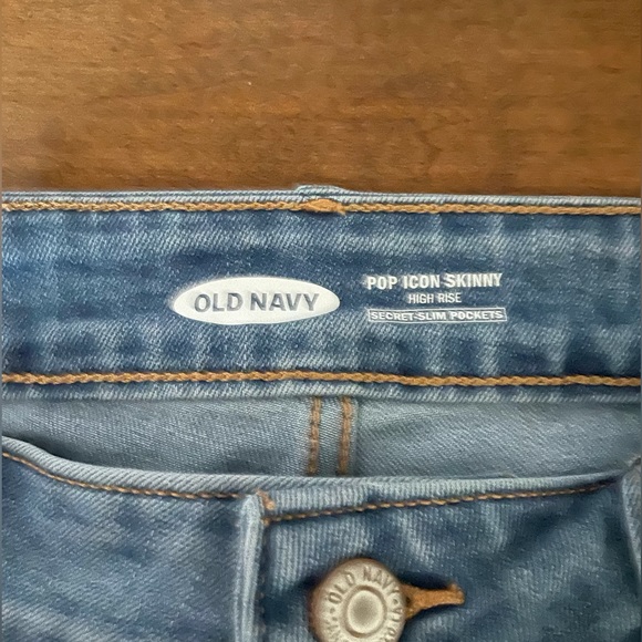 Old Navy High Rise Skinny Jeans - Picture 4 of 4